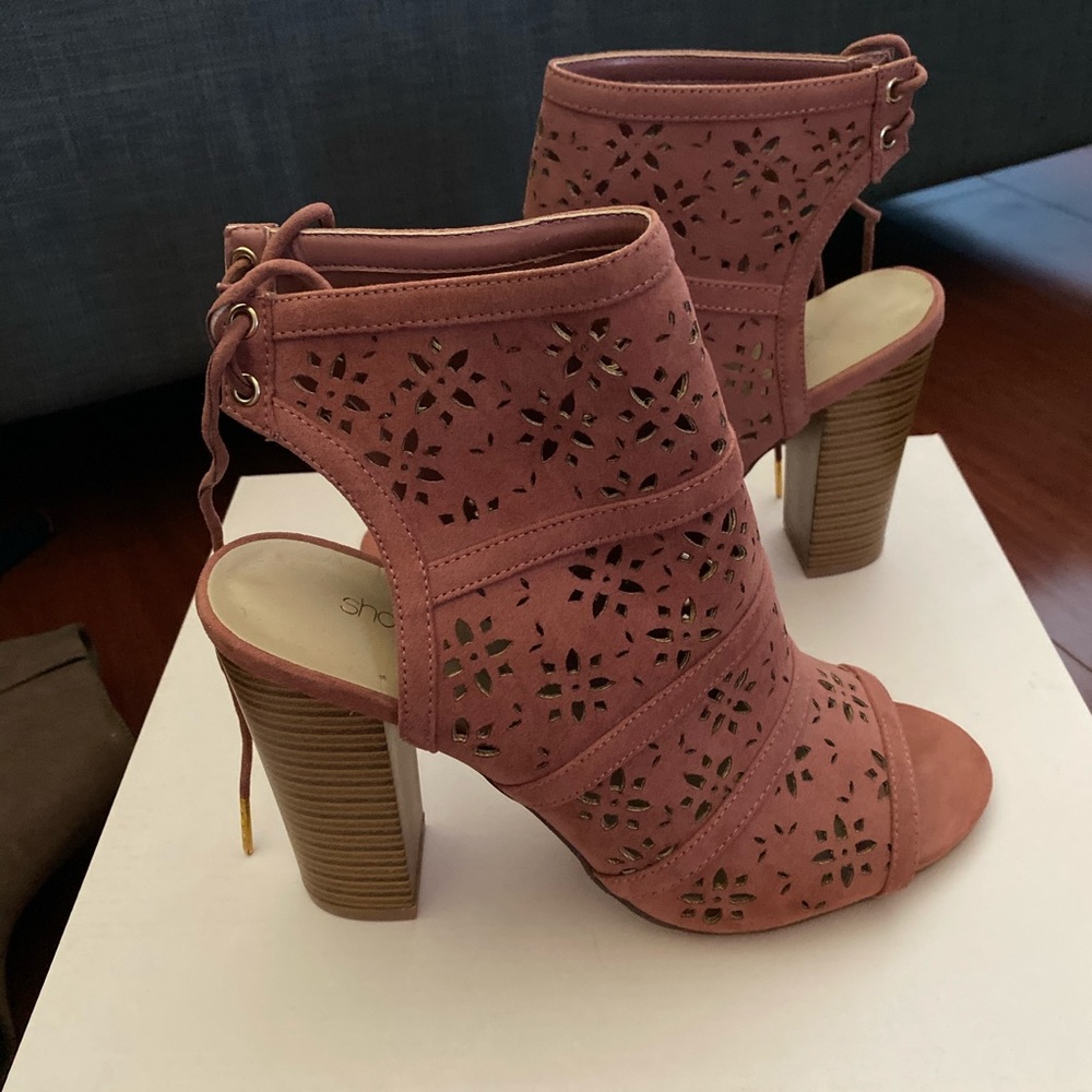 Mauve ankle booties